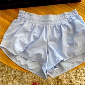 Lululemon shorts 4 regular 2.5 inseam